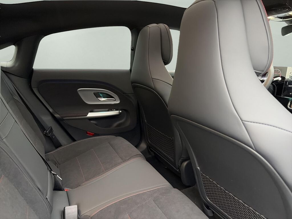 Mercedes-Benz CLA Sedan 1,5 l 120 kw