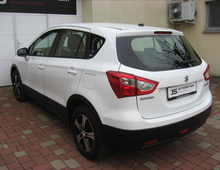 Suzuki S-Cross 10