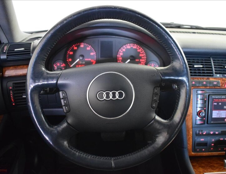 Audi S8 Sedan / Limuzína 4,2 l 265 kw