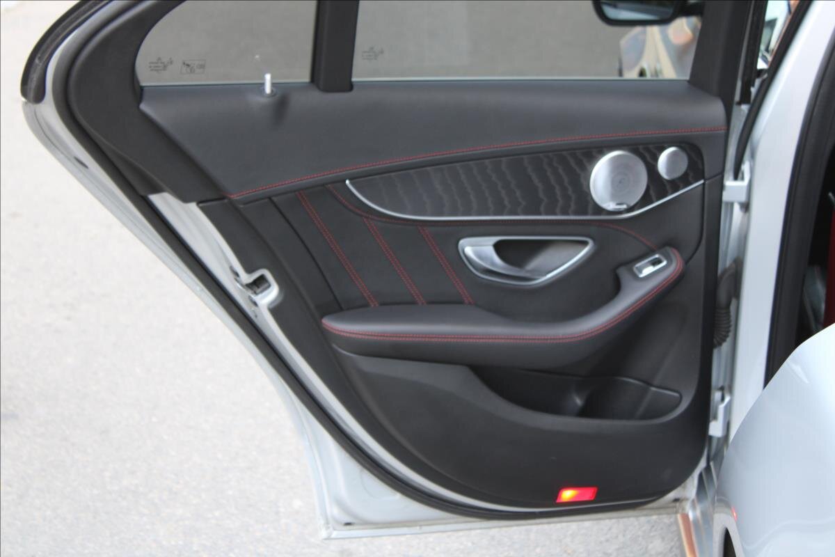 Mercedes-Benz Třídy C Sedan / Limuzína 3,0 l 270 kw