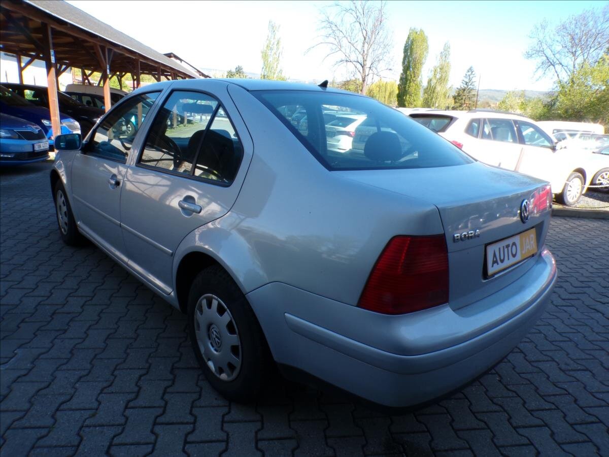 Volkswagen Bora Sedan / Limuzína 1,6 l 74 kw