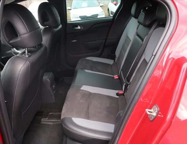 DS Automobiles DS4 Hatchback 1,6 l 88 kw