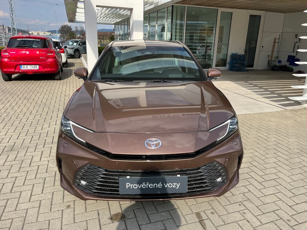 Toyota Camry Sedan / Limuzína 2,5 l 137 kw