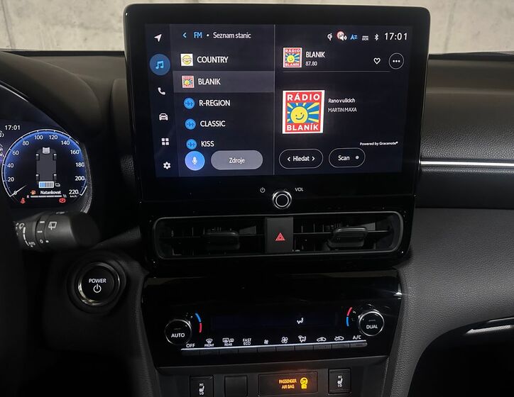 Toyota Yaris Cross 15