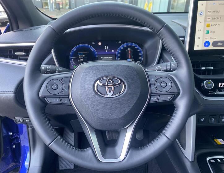 Toyota Corolla Cross 12