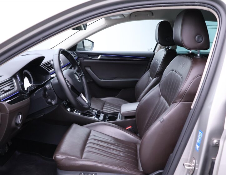 Škoda Superb 11