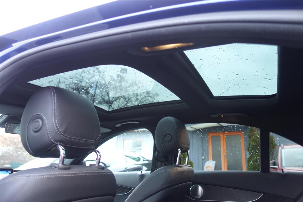 Mercedes-Benz Třídy C Sedan / Limuzína 2,0 l 143 kw