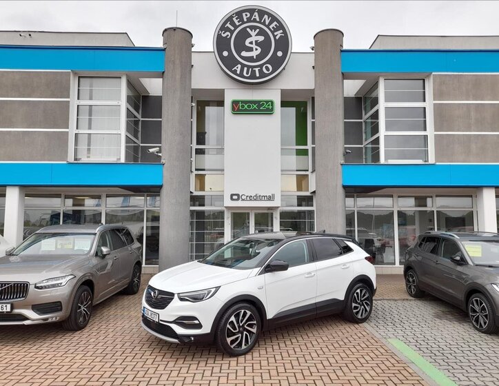 Opel Grandland X SUV 1,6 l 133 kw