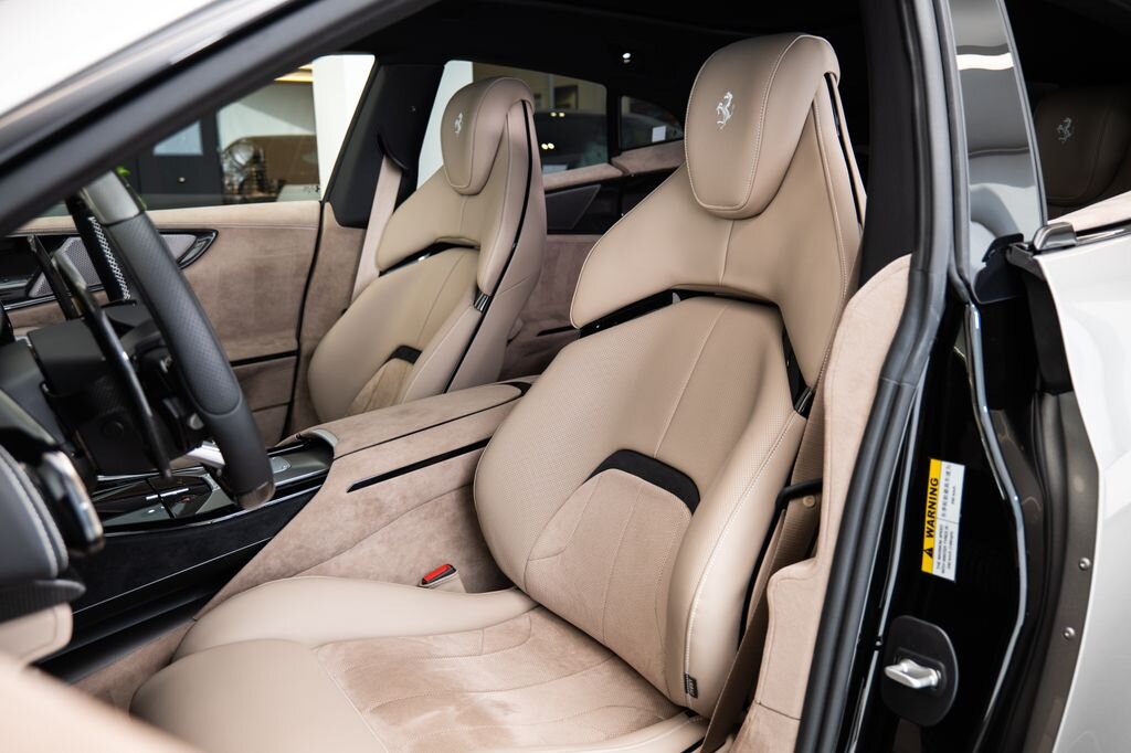 Ferrari Ostatní SUV / Terénní 6,5 l 529 kw