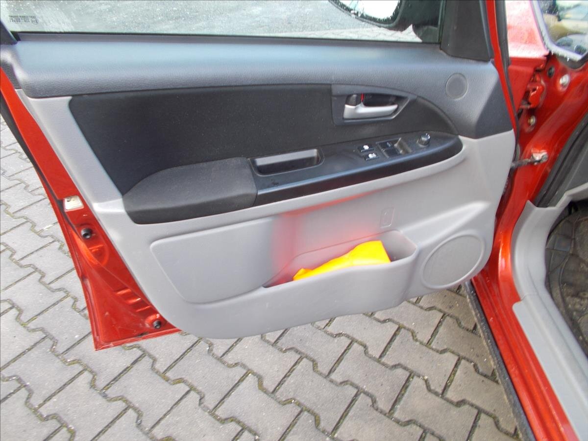 Suzuki SX4 Hatchback 1,6 l 88 kw