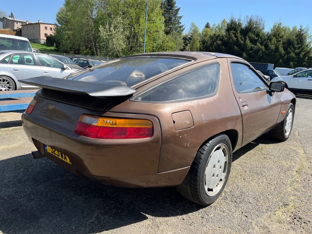 Porsche 928