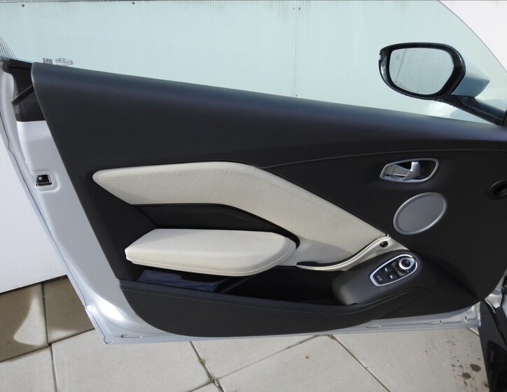 Aston Martin Vantage Kupé 4,0 l 375 kw