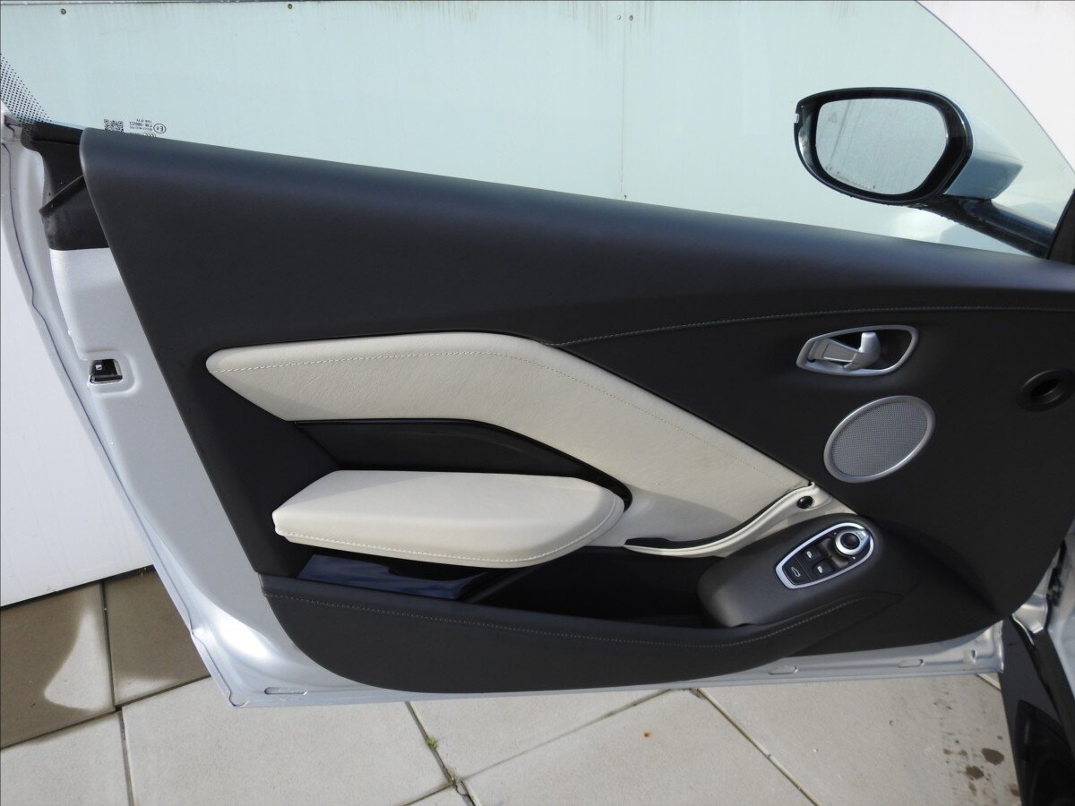 Aston Martin Vantage Kupé 4,0 l 375 kw