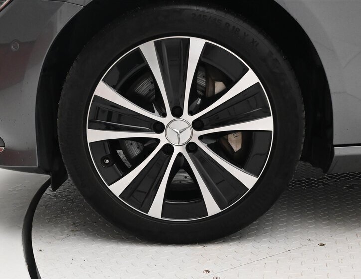 Mercedes-Benz Třídy E 30