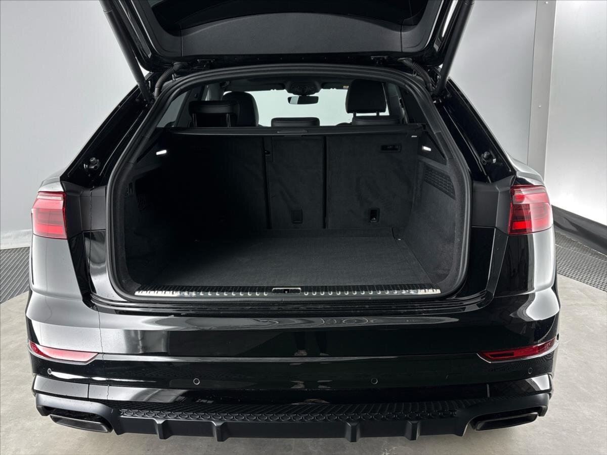 Audi Q8 SUV / Terénní 3,0 l 210 kw