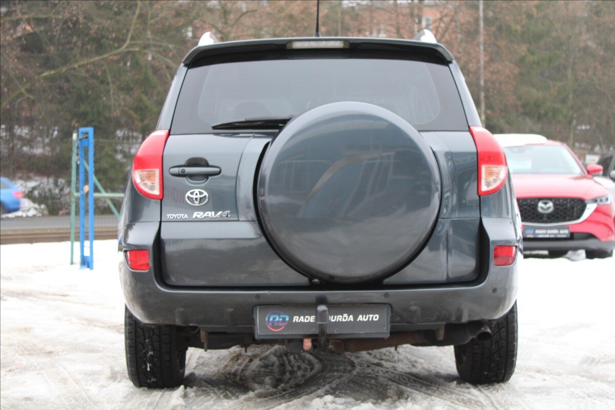 Toyota RAV4 SUV 2,2 l 100 kw