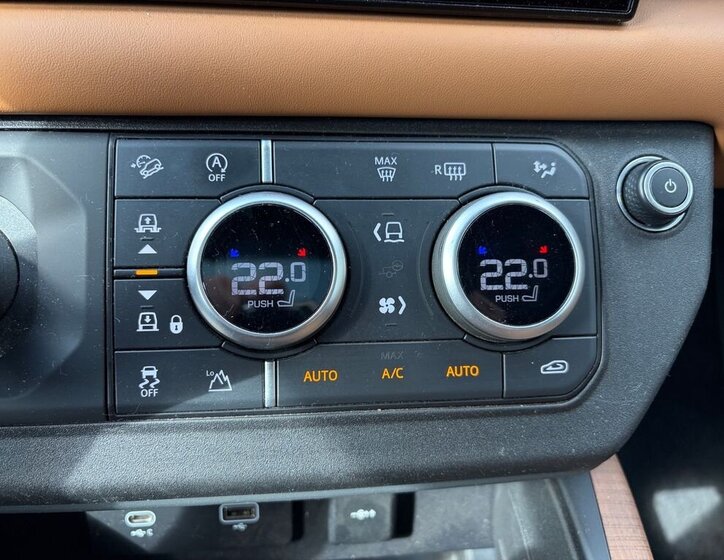 Land Rover Defender SUV / Terénní 3,0 l 294 kw