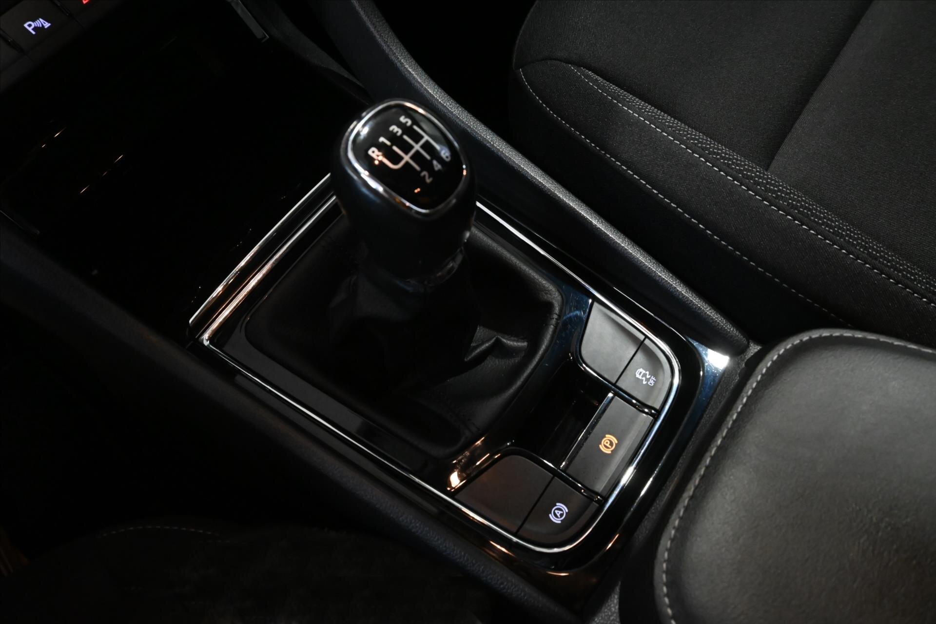 Škoda Karoq SUV 999,0 81 kw