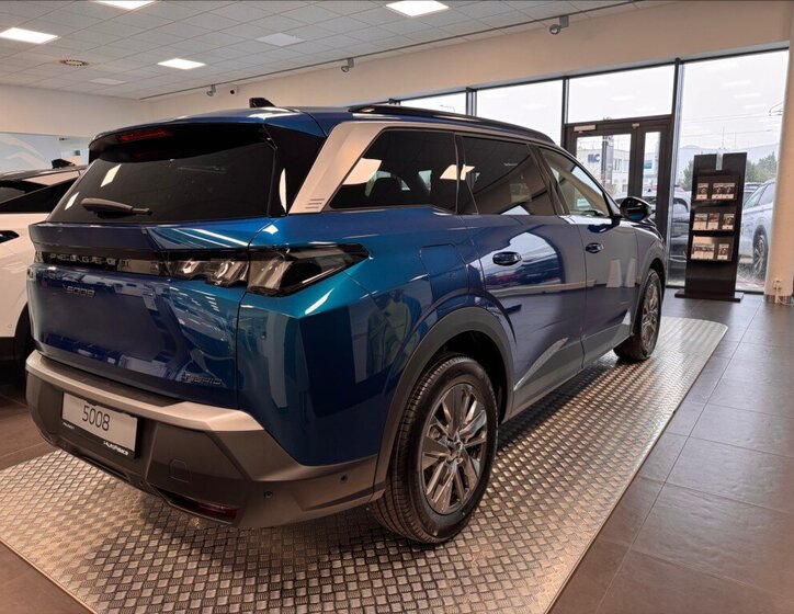 Peugeot 5008 SUV 1,2 l 107 kw