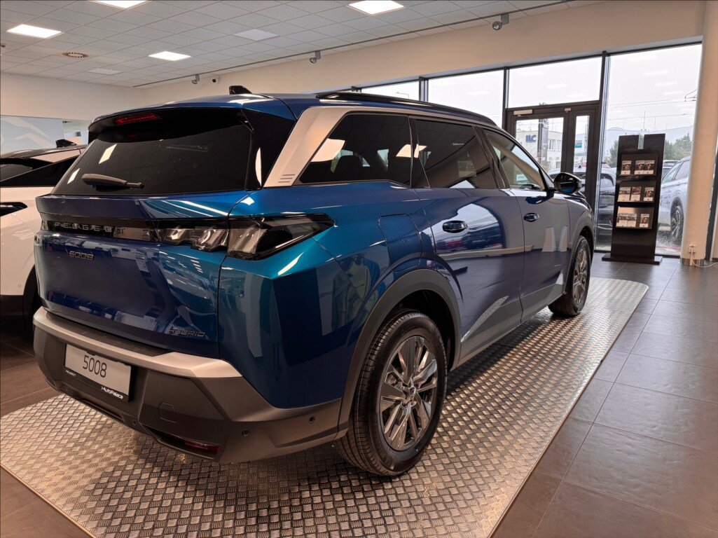 Peugeot 5008 SUV 1,2 l 107 kw