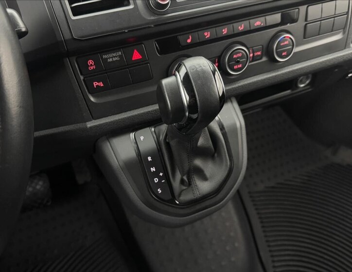 Volkswagen Caravelle Kombi 2,0 l 110 kw