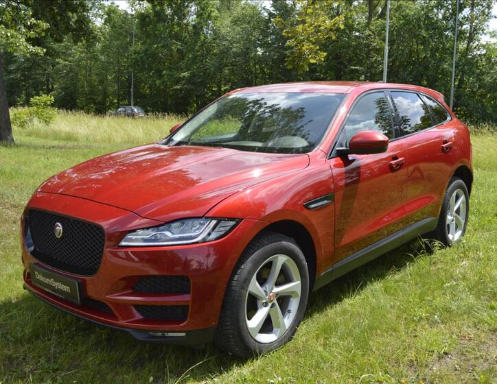 Jaguar F-Pace 1