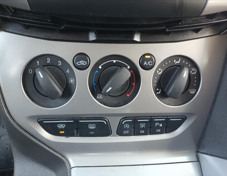 Ford Focus Kombi 998,0 92 kw