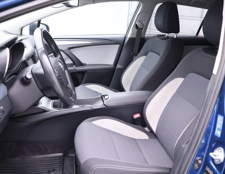 Toyota Avensis Kombi 2,0 l 105 kw