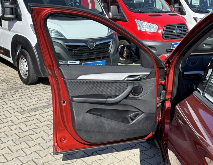 BMW X1 Kombi 1,5 l 100 kw