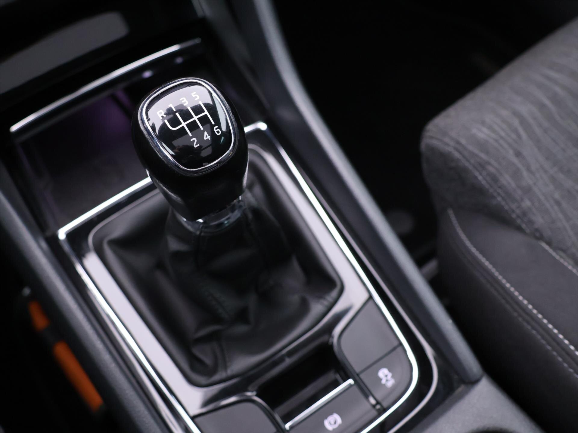 Škoda Karoq SUV 999,0 85 kw