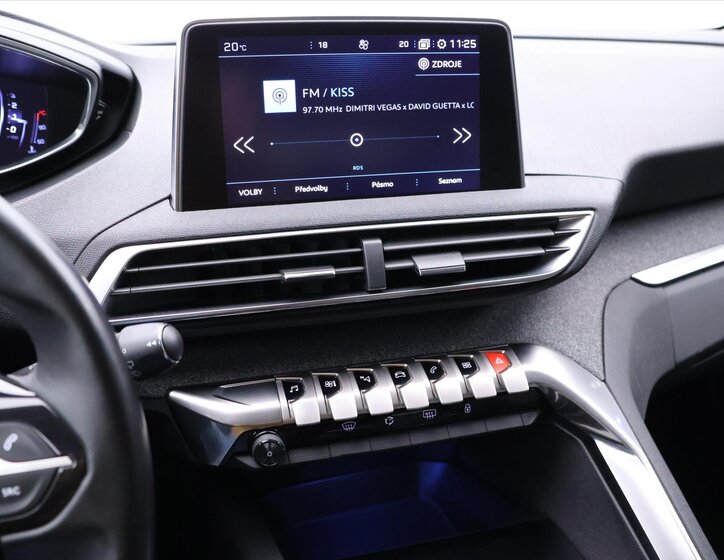 Peugeot 3008 SUV 1,2 l 96 kw