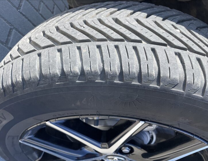 Toyota RAV4 SUV / Terénní 2,5 l 145 kw