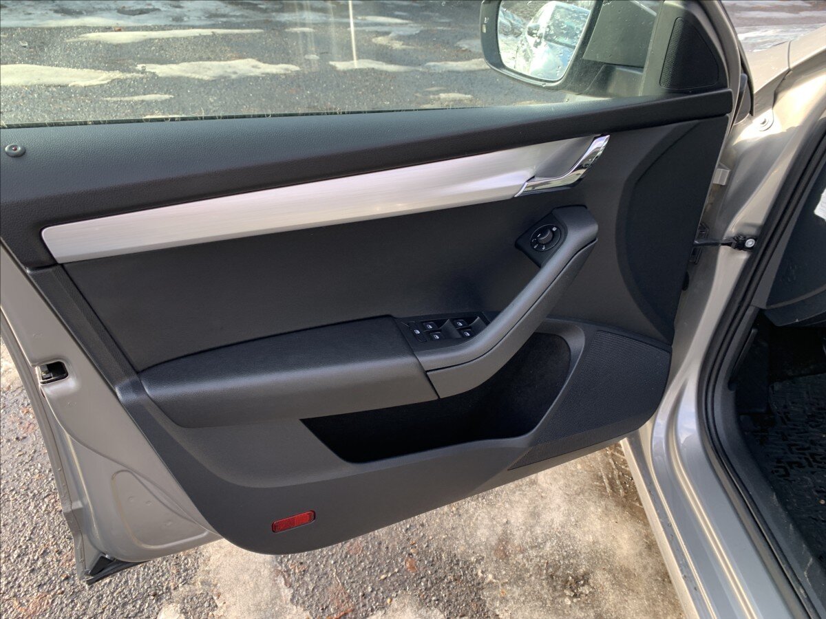 Škoda Octavia Sedan / Limuzína 2,0 l 110 kw