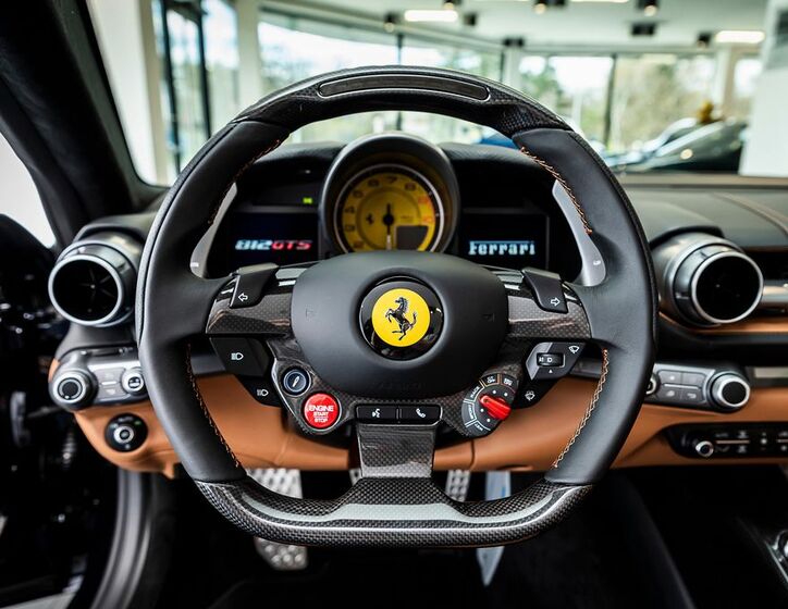 Ferrari 812 6