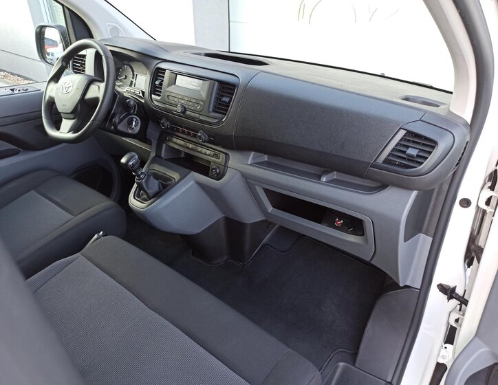 Toyota ProAce Verso 11