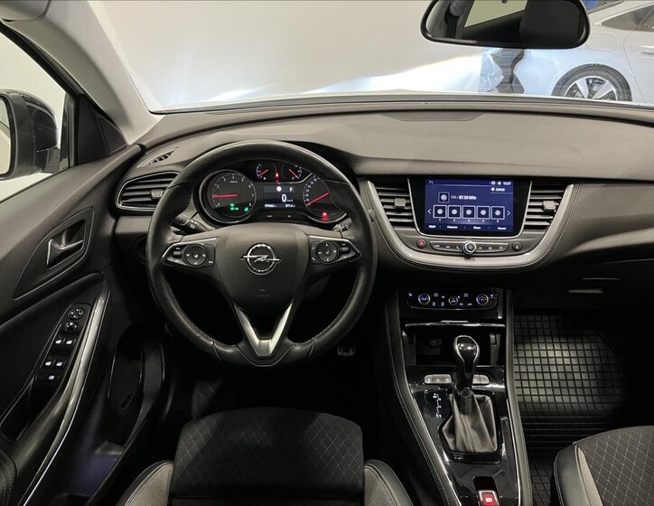 Opel Grandland X SUV / Terénní 1,2 l 96 kw