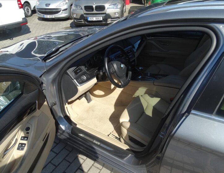 BMW Řada 5 Kombi 3,0 l 150 kw