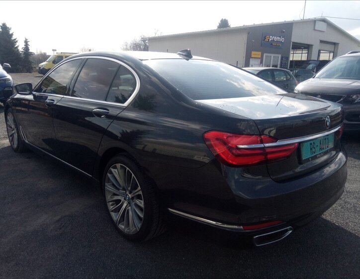 BMW Řada 7 Sedan / Limuzína 3,0 l 235 kw