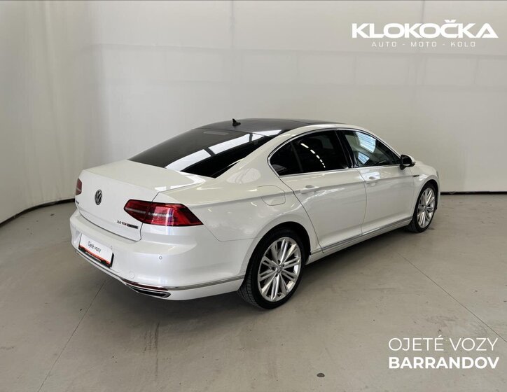 Volkswagen Passat Sedan / Limuzína 2,0 l 176 kw