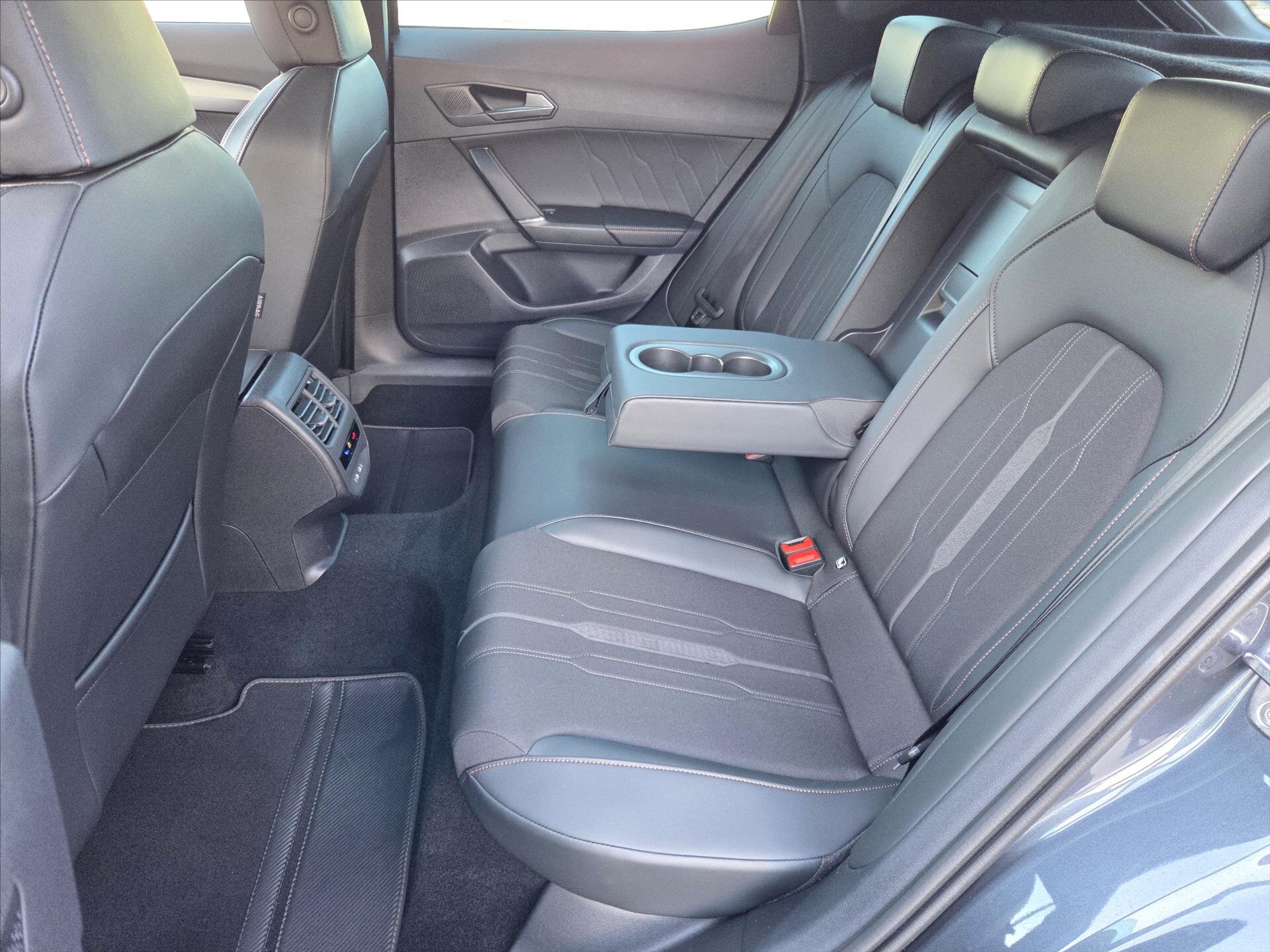 Cupra Formentor SUV / Terénní 2,0 l 140 kw