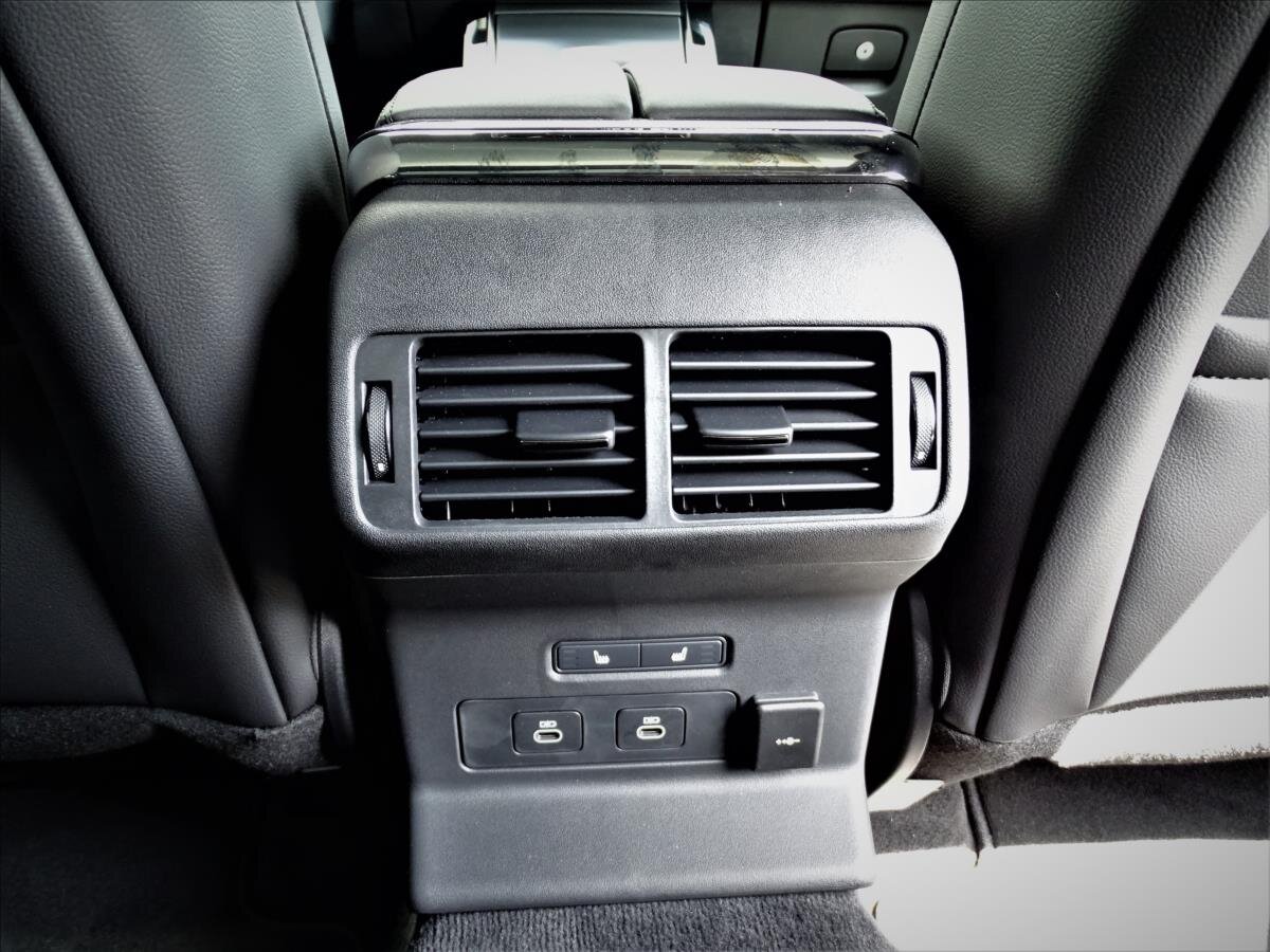Land Rover Range Rover Velar SUV / Terénní 2,0 l 150 kw