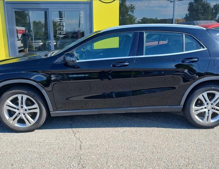 Mercedes-Benz GLA CUV 1,6 l 115 kw