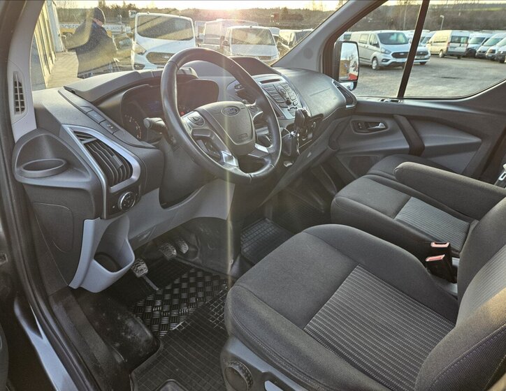 Ford Transit Custom 11