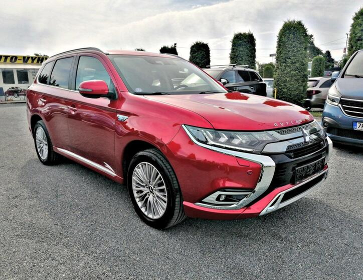 Mitsubishi Outlander 4
