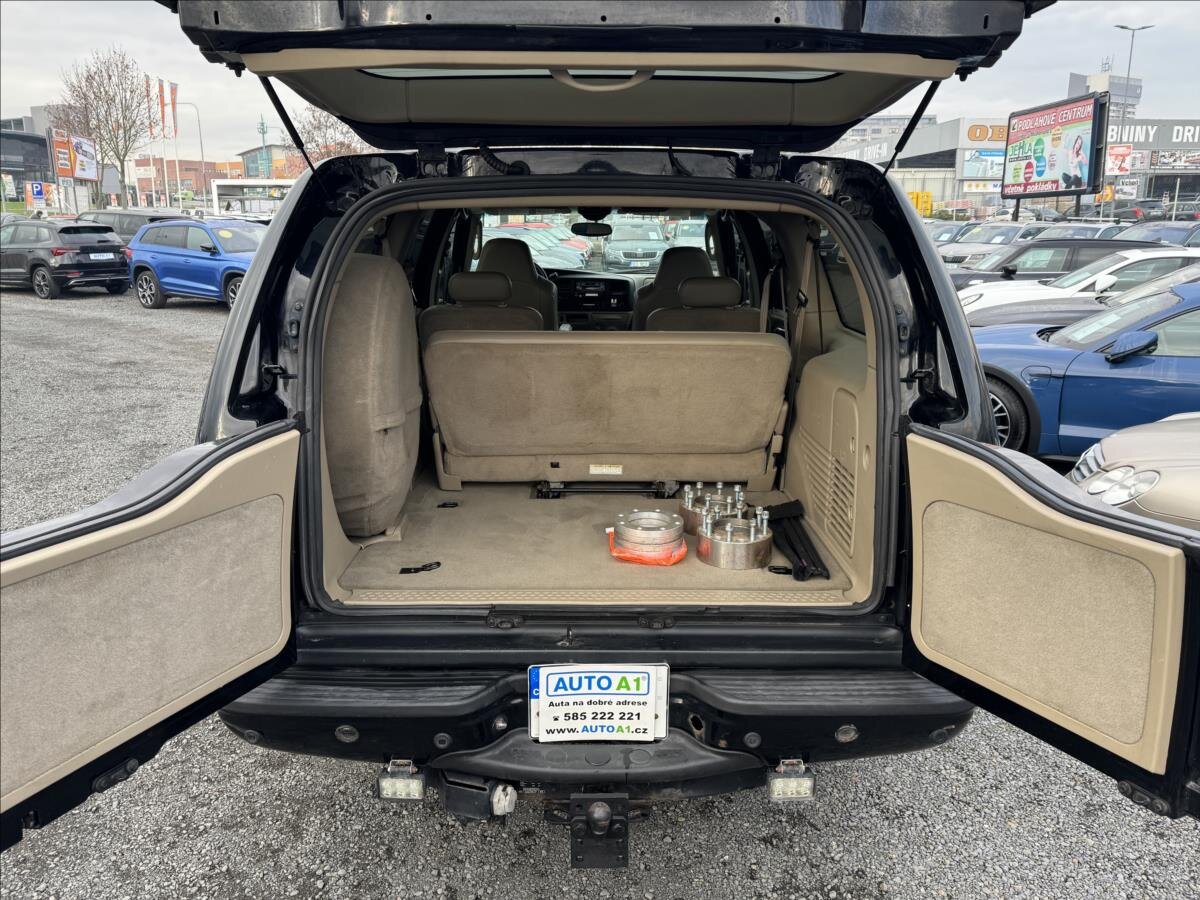 Ford Excursion SUV 6,0 l 239 kw