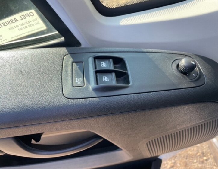 Opel Ostatní Skříň 2,2 l 121 kw