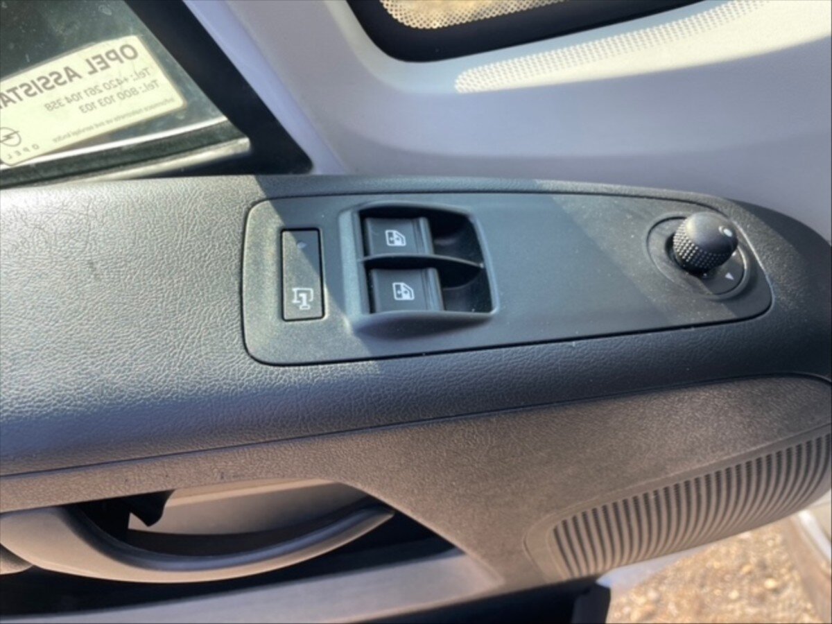 Opel Ostatní Skříň 2,2 l 121 kw