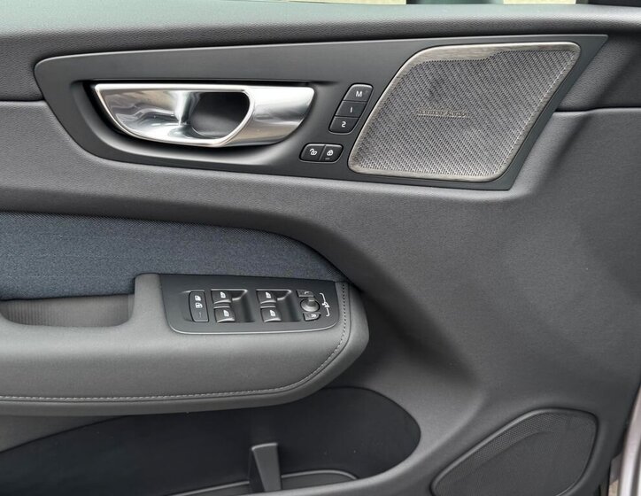 Volvo XC60 SUV / Terénní 2,0 l 184 kw