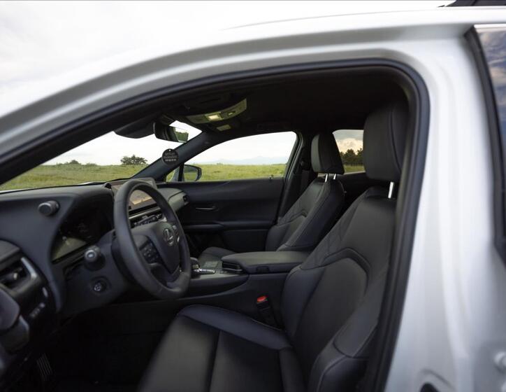 Lexus UX 300h 8