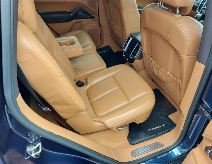 Porsche Cayenne 26